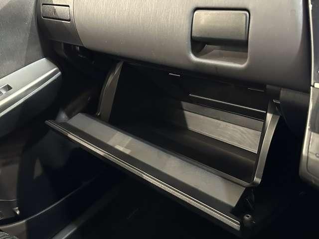 TOYOTA PRIUS ALPHA 2015 Image 31