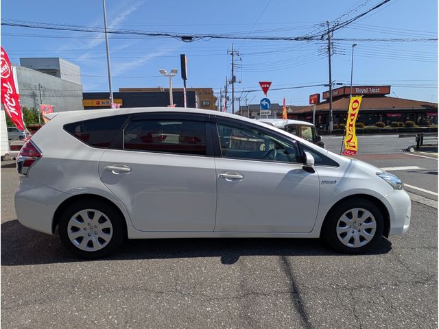 TOYOTA PRIUS ALPHA 2017 Image 31