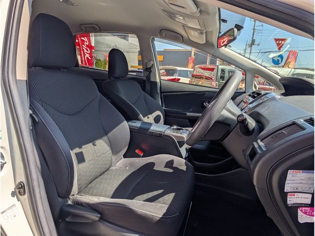 TOYOTA PRIUS ALPHA 2017 Image 31