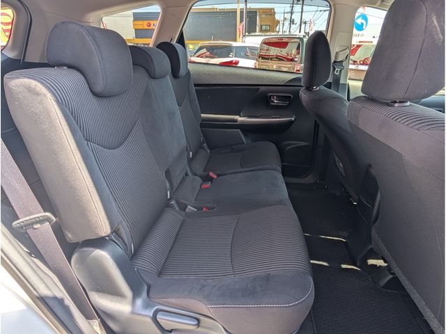 TOYOTA PRIUS ALPHA 2017 Image 31