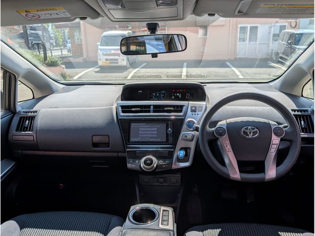 TOYOTA PRIUS ALPHA 2017 Image 31