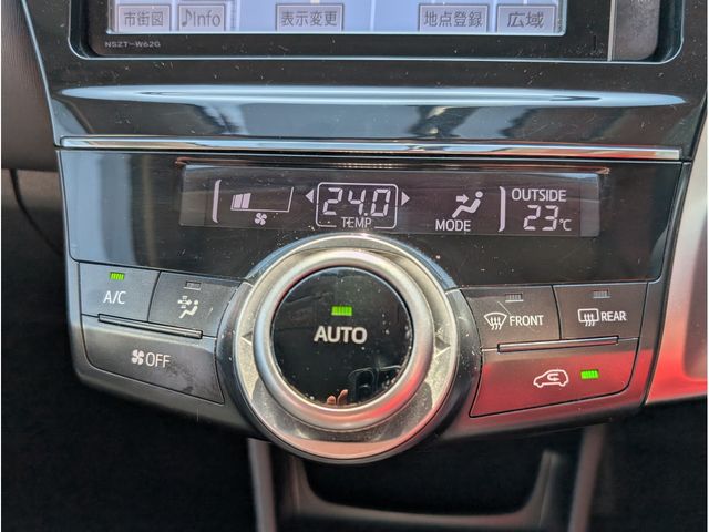 TOYOTA PRIUS ALPHA 2017 Image 31