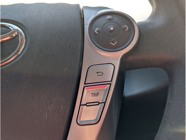 TOYOTA PRIUS ALPHA 2017 Image 31