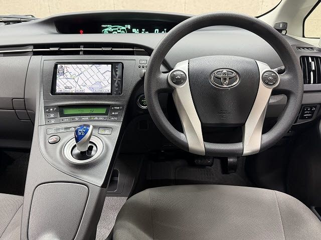 TOYOTA PRIUS 2011 Image 31