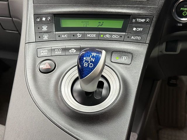 TOYOTA PRIUS 2011 Image 31