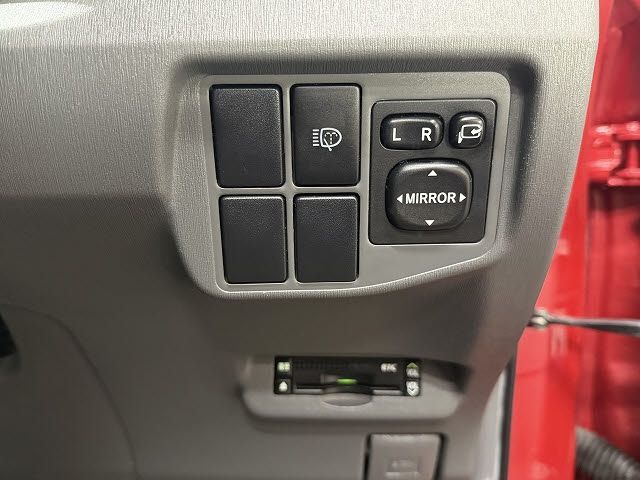 TOYOTA PRIUS 2011 Image 31