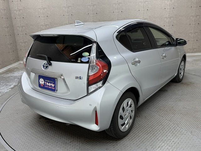 TOYOTA AQUA 2018 Image 31