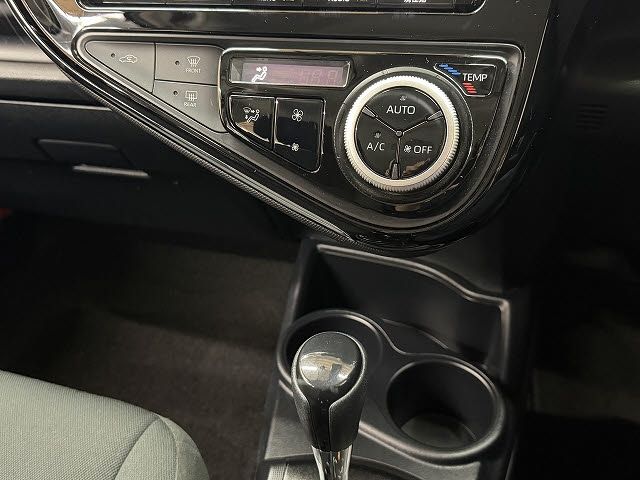 TOYOTA AQUA 2018 Image 31