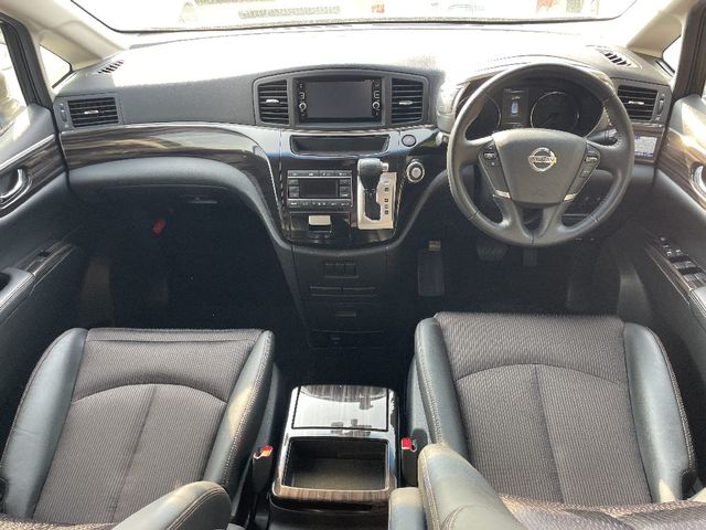 NISSAN ELGRAND 2017 Image 31