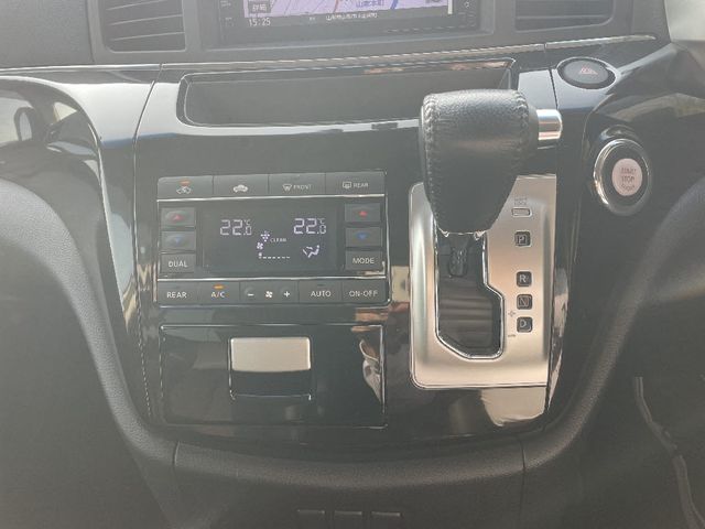 NISSAN ELGRAND 2017 Image 31