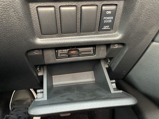 NISSAN ELGRAND 2017 Image 31