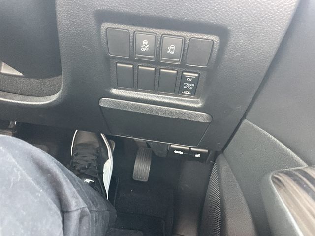 NISSAN ELGRAND 2017 Image 31