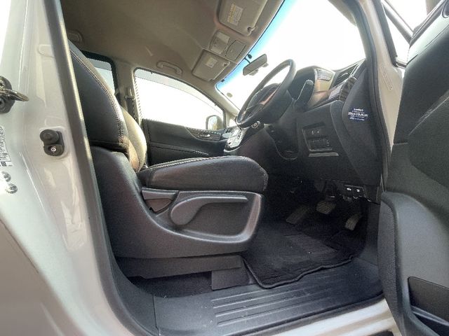 NISSAN ELGRAND 2017 Image 31