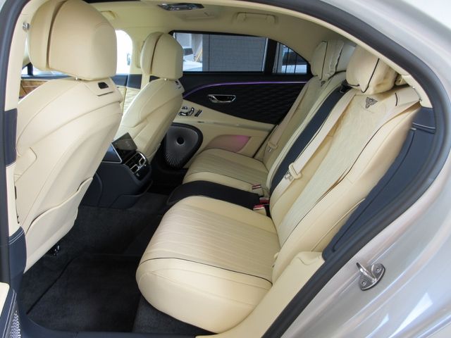 BENTLEY BENTLEY 2022 Image 31