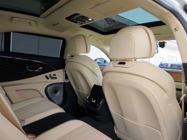 BENTLEY BENTLEY 2022 Image 31