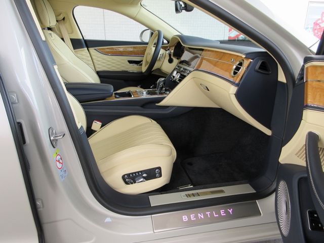 BENTLEY BENTLEY 2022 Image 31