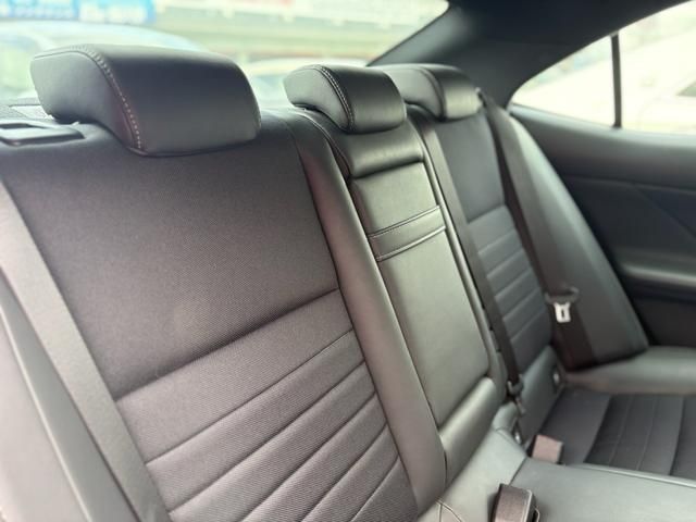 TOYOTA LEXUS IS300H 2014 Image 31