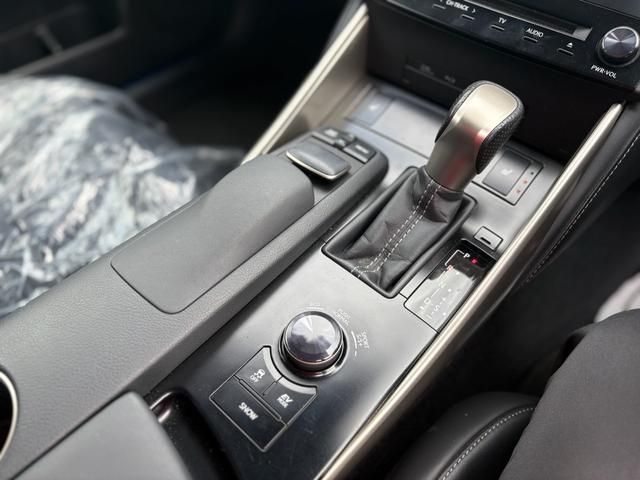 TOYOTA LEXUS IS300H 2014 Image 31