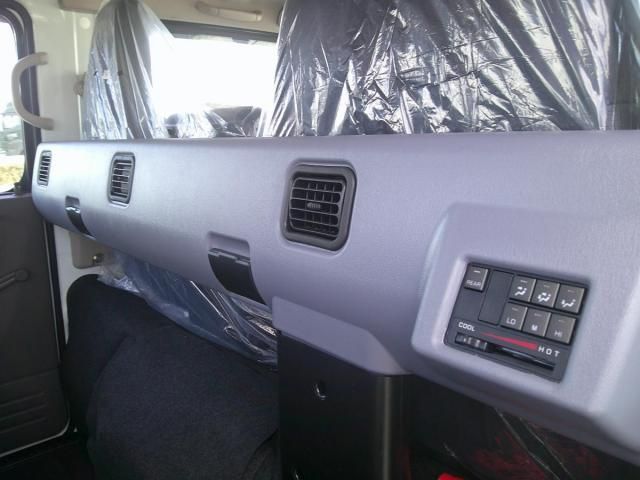 MITSUBISHI CANTER 2025 Image 31