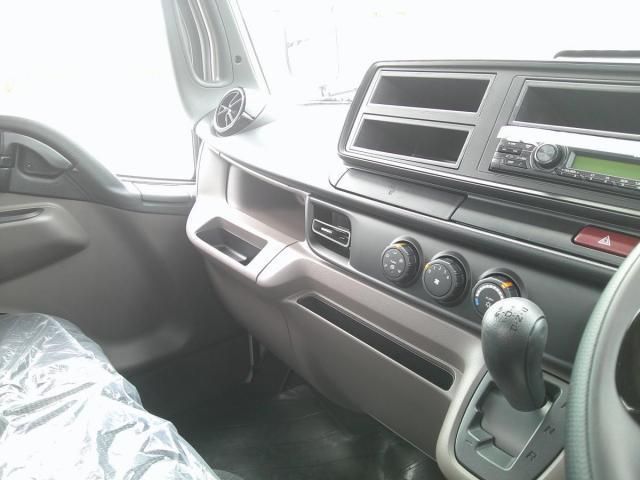 MITSUBISHI CANTER 2025 Image 31