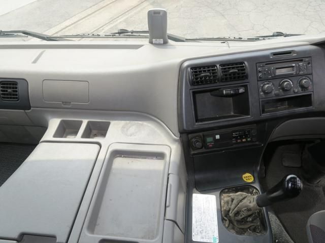 MITSUBISHI FUSOU SUPER GREAT 2016 Image 31