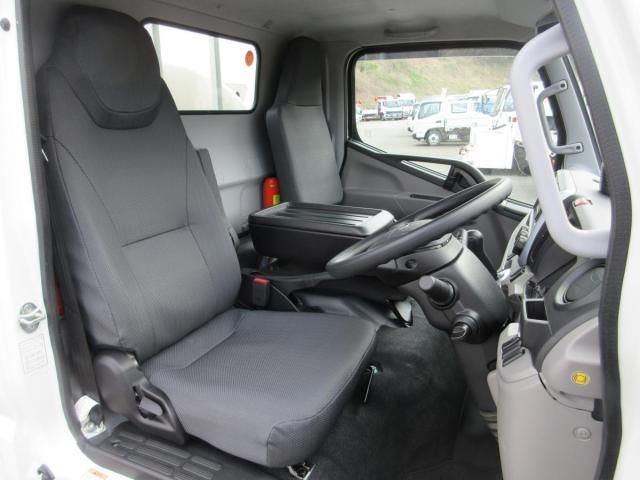 MITSUBISHI CANTER 2024 Image 31