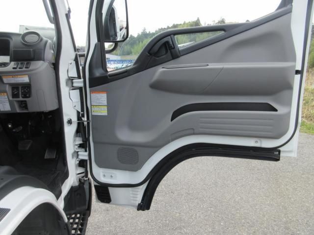 MITSUBISHI CANTER 2024 Image 31