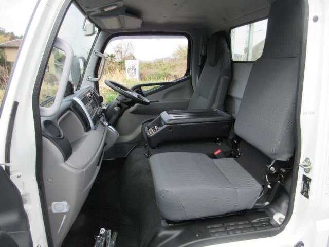 MITSUBISHI CANTER 2024 Image 31