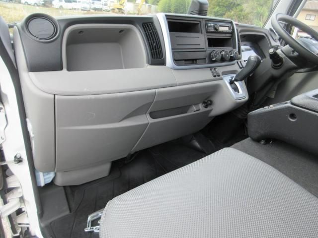 MITSUBISHI CANTER 2024 Image 31