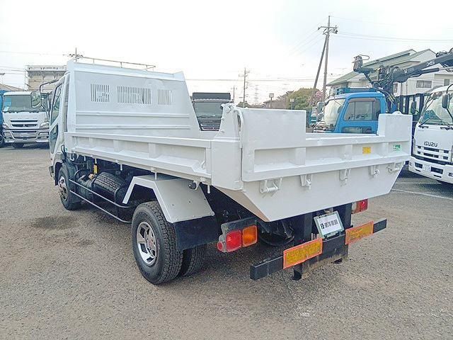 MITSUBISHI FUSOU FIGHTER 2002 Image 31