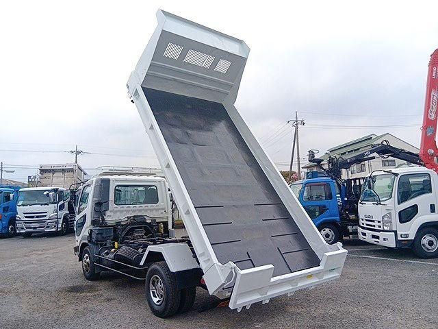 MITSUBISHI FUSOU FIGHTER 2002 Image 31