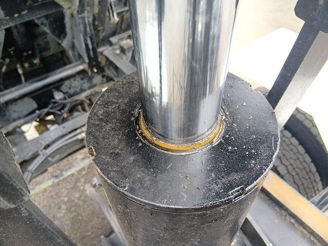 MITSUBISHI FUSOU FIGHTER 2002 Image 31