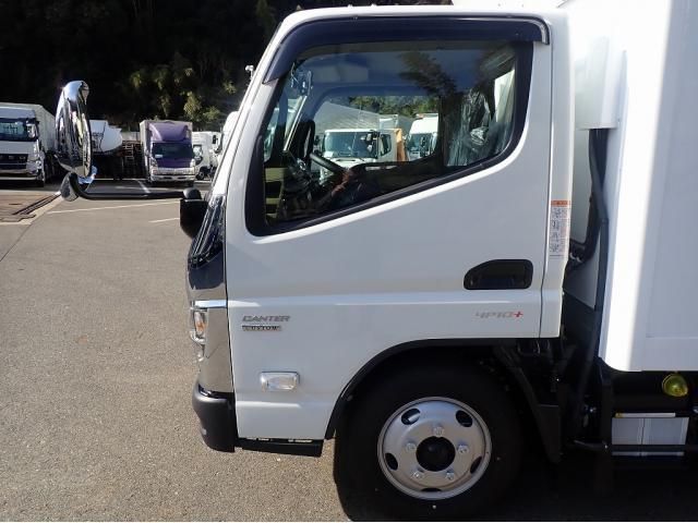MITSUBISHI CANTER 2025 Image 31