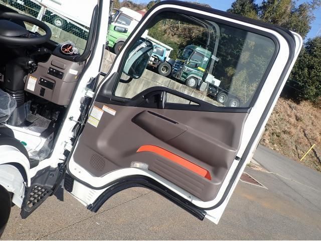 MITSUBISHI CANTER 2025 Image 31