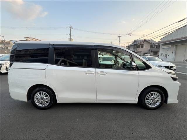 TOYOTA VOXY 2014 Image 31