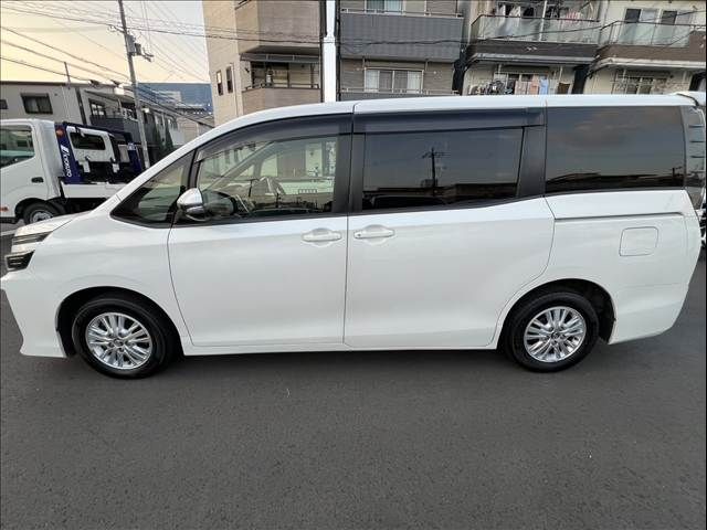 TOYOTA VOXY 2014 Image 31