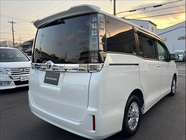 TOYOTA VOXY 2014 Image 31