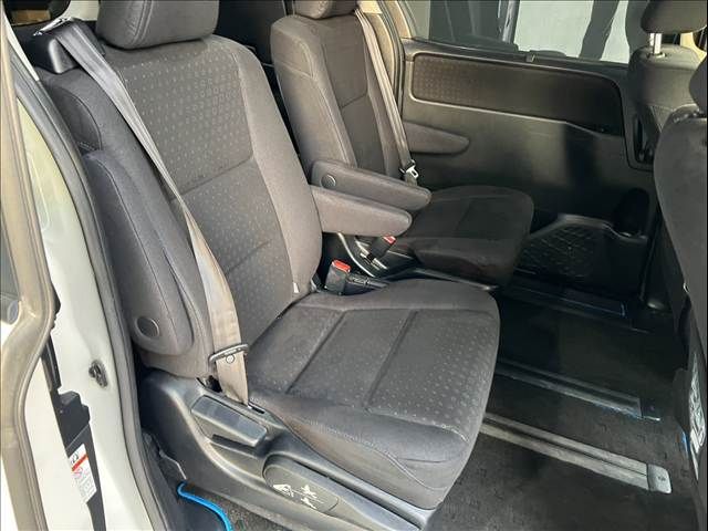 TOYOTA VOXY 2014 Image 31