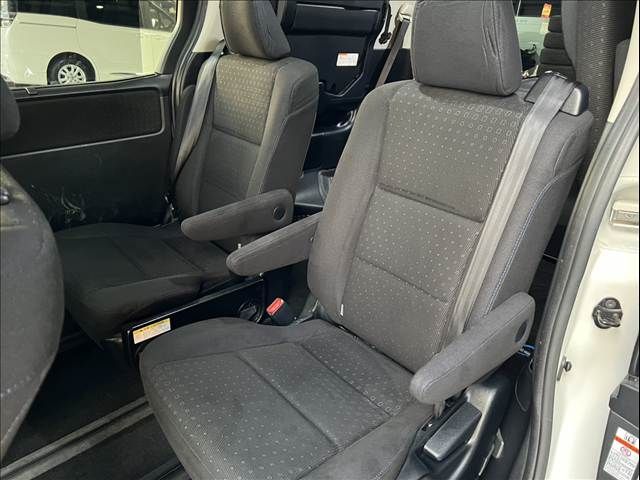 TOYOTA VOXY 2014 Image 31