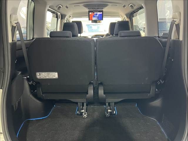 TOYOTA VOXY 2014 Image 31