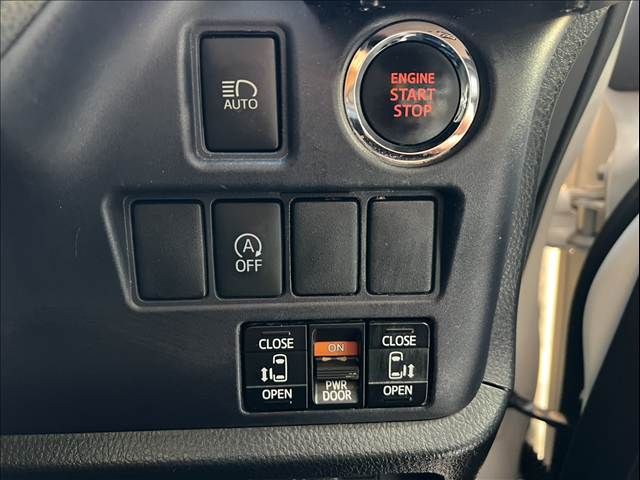 TOYOTA VOXY 2014 Image 31