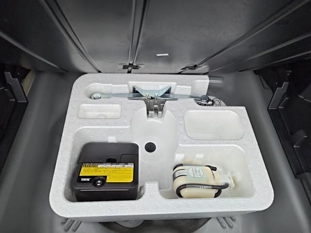 TOYOTA COROLLA FIELDER HYBR 2013 Image 31