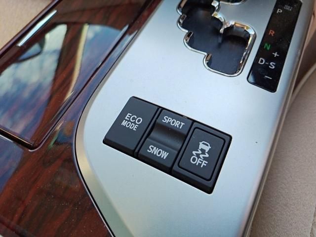 TOYOTA CROWN SEDAN 2010 Image 31