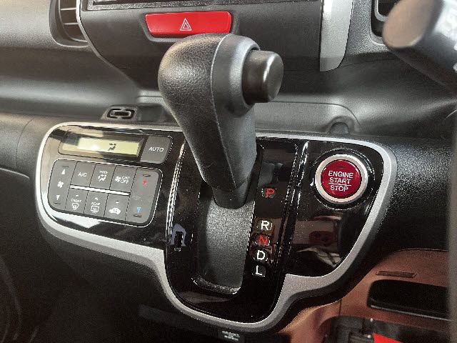 HONDA N BOX 2015 Image 31