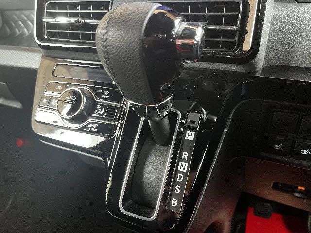 DAIHATSU TANTO CUSTOM 4WD 2020 Image 31