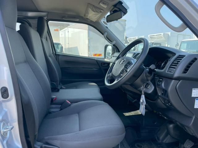 TOYOTA HIACE VAN 2WD 2023 Image 31