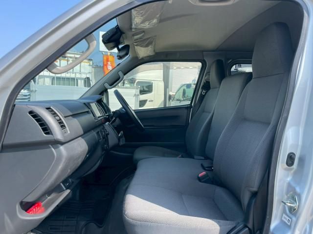 TOYOTA HIACE VAN 2WD 2023 Image 31