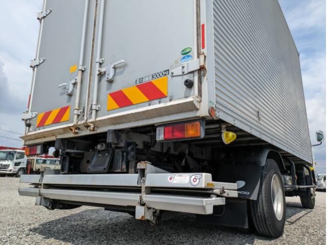 MITSUBISHI CANTER 2018 Image 31