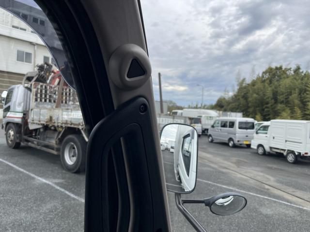 MITSUBISHI CANTER 2025 Image 31