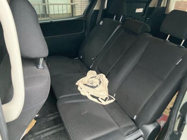 TOYOTA VOXY 2015 Image 31